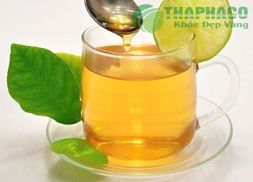 Pha mật ong với nước ấm có tác dụng gì với sức khỏe?