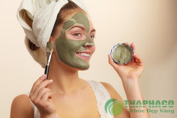 Chăm sóc da dầu mụn đúng cách với mặt nạ đất sét – DHC Việt Nam