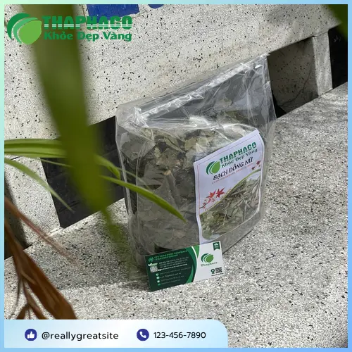 Ly trà Bạch Đồng Nữ ấm nóng, thơm ngon và dễ uống