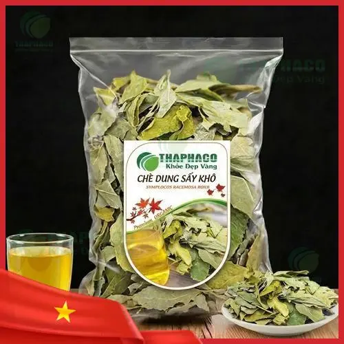 Chè vằng đã được pha chế và rót ra cốc