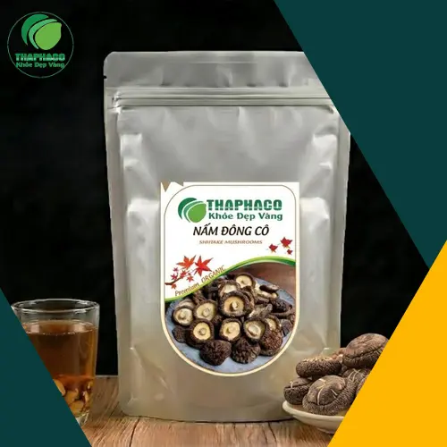 Nấm đông cô tươi với mũ nấm màu nâu nhạt