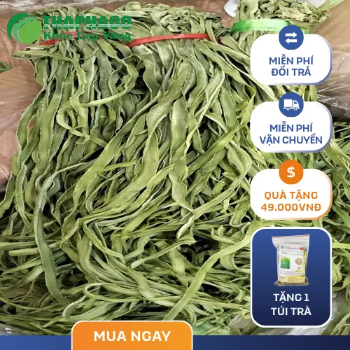 Món gỏi rau tiến vua khô trộn tôm thịt hấp dẫn.
