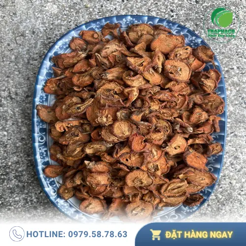 Hình ảnh bình trà hoặc nước sắc táo mèo