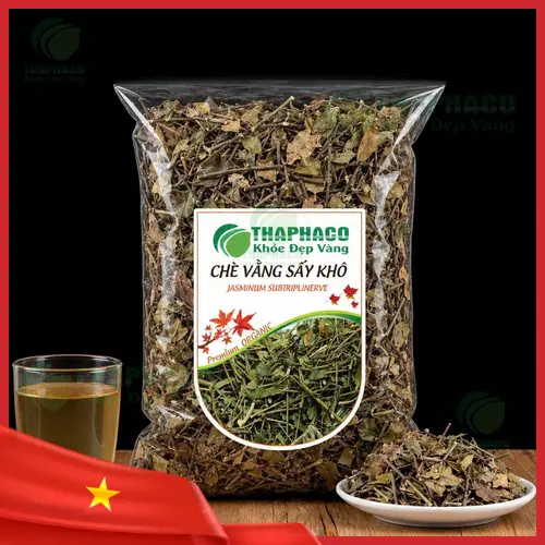 Hình ảnh cây chè vằng với thân leo và lá xanh tươi