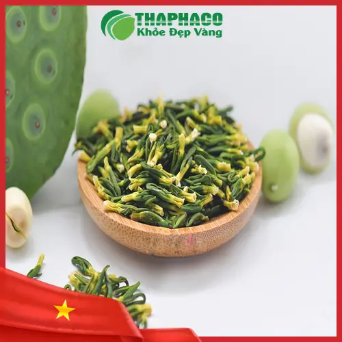 Chuẩn bị nguyên liệu và dụng cụ để pha trà tim sen
