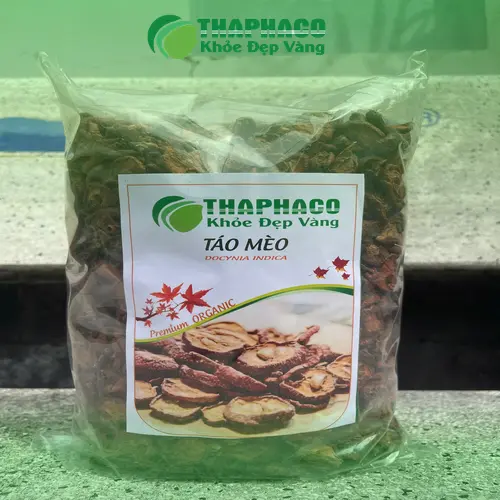 Hình ảnh cây táo mèo với quả và lá