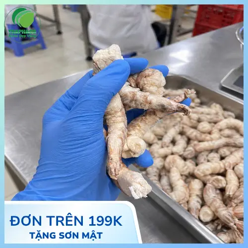Chuẩn bị nguyên liệu tôm sấy thăng hoa trước khi chế biến